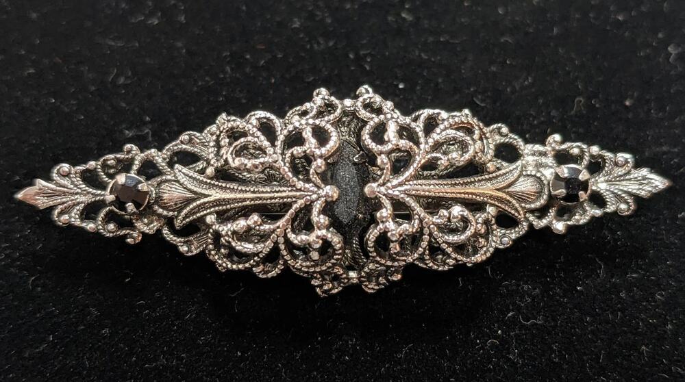 Vintage Brooch Black Stones Receded Setting Silver Tone Filigree Oval Pin
